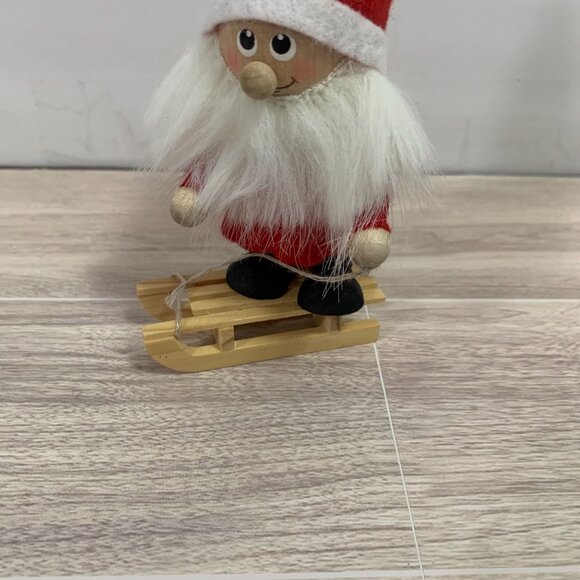 Skandinavisk Hemslojd Wooden Felt Gnome On Sled Figure - Picture 2 of 8